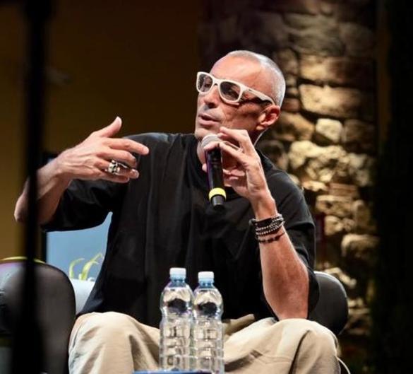 https://www.lanazione.it/image-service/view/acePublic/alias/contentid/ZTI2Njc5MjQtOTYwNy00/0/alex-britti-sul-palco-di-sansepolcro-e-stasera-lo-show-di-canzonissima.jpeg?f=1.90:1&w=1200