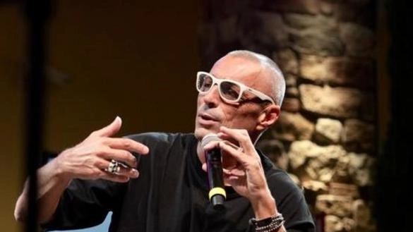 Alex Britti sul palco di Sansepolcro al Berta Music Festival. Dopo la musica di Cristiano de Andrè e la comicità di Max Giusti, nuovo live Alex Britti sul palco di Sansepolcro al Berta Music Festival. Dopo la musica di Cristiano de Andrè e la comicità di Max Giusti, nuovo live