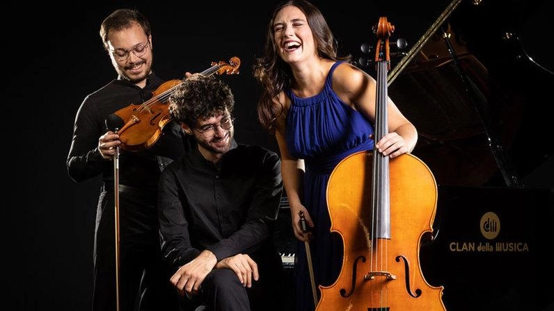 Il Trio Sheliak oggi al Teatro del Convitto:. Emanuele Brilli al violino, Sergio Costa al pianoforte. e Matilde Michelozzi al violoncello Foto di Alessandro Baglioni