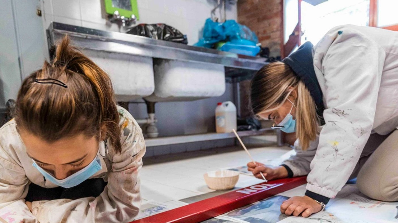 I ragazzi del liceo artistico hanno realizzato gli arredi dello storico circolo. I ragazzi del liceo artistico hanno realizzato gli arredi dello storico circolo.