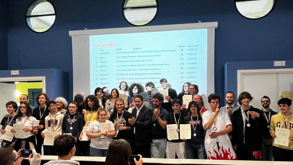 Oltre 100 aspiranti matematici alla prova della macchina di Turing Oltre 100 aspiranti matematici alla prova della macchina di Turing