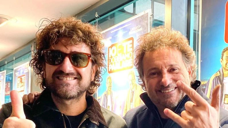 Il film ’Io e te dobbiamo parlare’ presentato a Firenze è già nelle sale. Obiettivo: divertire. Il pubblico: "Senza un film di Leonardo non è Natale" . Il film ’Io e te dobbiamo parlare’ presentato a Firenze è già nelle sale. Obiettivo: divertire. Il pubblico: "Senza un film di Leonardo non è Natale" .