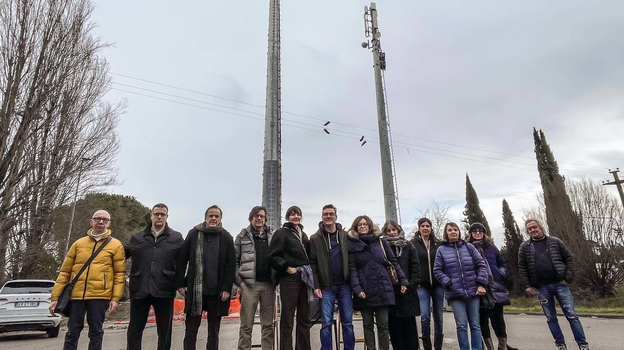 Il gruppo di cittadini durante una manifestazione di protesta organizzata a Casenuove (foto d’archivio) Il gruppo di cittadini durante una manifestazione di protesta organizzata a Casenuove (foto d’archivio)