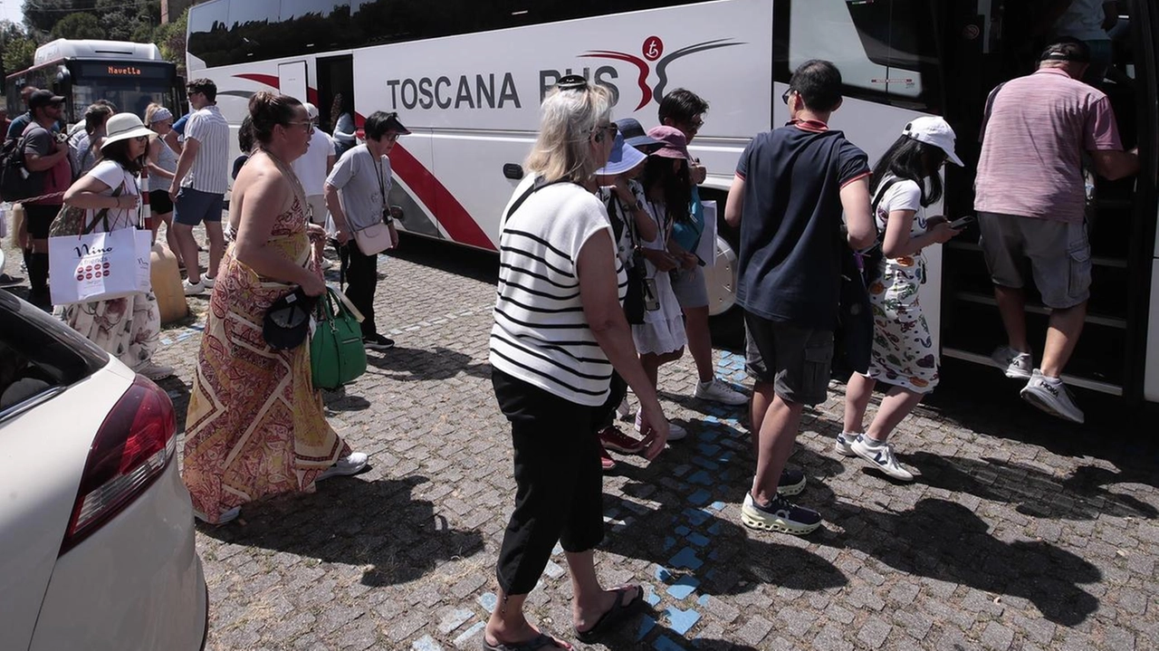 Botta e risposta in Consiglio comunale sul servizio sperimentale di navette per bus turistici a Siena dopo le polemiche social dei giorni scorsi Botta e risposta in Consiglio comunale sul servizio sperimentale di navette per bus turistici a Siena dopo le polemiche social dei giorni scorsi