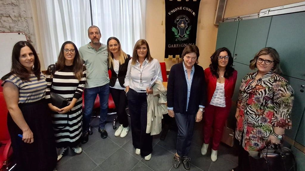 All’incontro erano presenti la dirigente scolastica Giovanna Anna Puccetti,. la dirigente. Rosa Cinque, le professoresse Maria Grazia Antonucci e Paola Pennacchi,. la professoressa Valeria Agostini e i professori Sara Bertelli e Stefano Grassi