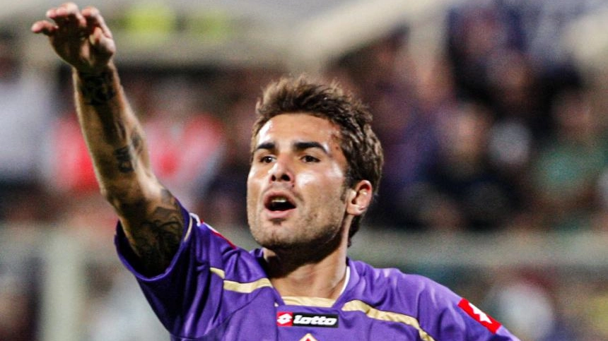 Adrian Mutu in maglia viola Adrian Mutu in maglia viola