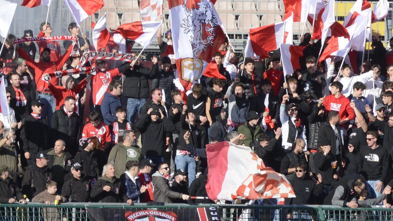 Allo stadio Zecchini a breve inizieranno i lavori di installazione di tiranti alla copertura della tribuna Allo stadio Zecchini a breve inizieranno i lavori di installazione di tiranti alla copertura della tribuna