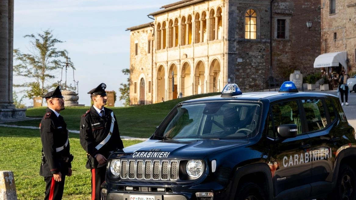 Bel colpo dei carabinieri della compagnia di Montepulciano Arrestato il presunto palo di due ladri incappucciati che provavano a rubare in una villa Bel colpo dei carabinieri della compagnia di Montepulciano Arrestato il presunto palo di due ladri incappucciati che provavano a rubare in una villa
