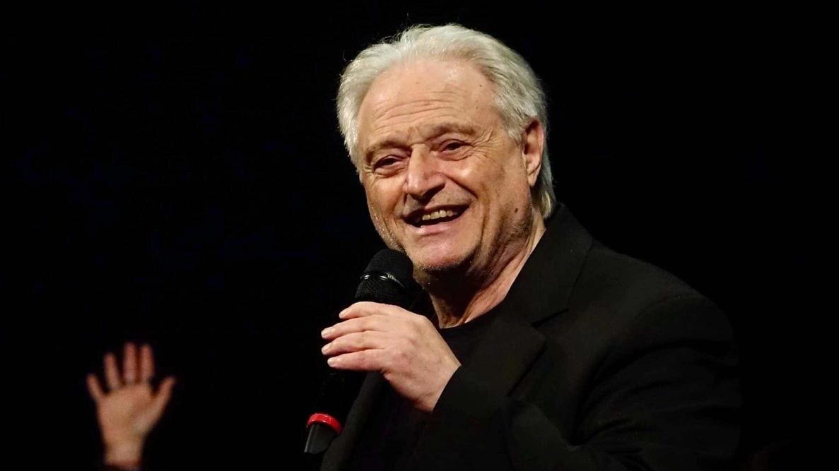 Amedeo Minghi torna a Montecatini con il tour 'Anima sbiadita', esplorando la società moderna e i suoi successi immortali. Amedeo Minghi torna a Montecatini con il tour 'Anima sbiadita', esplorando la società moderna e i suoi successi immortali.