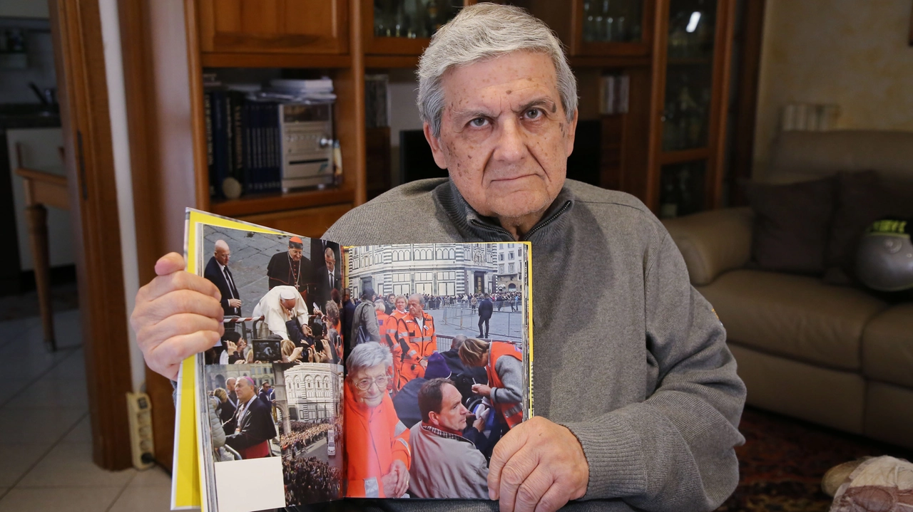 L’abbraccio di Francesco al volontario. “Scese dalla Papamobile, mi strinse forte al petto”