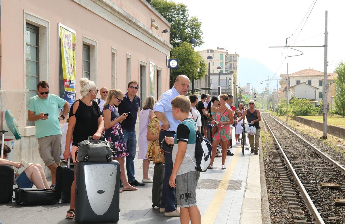 Più treni per Montecatini. E quello veloce per Firenze. A dicembre altri “regali” Più treni per Montecatini. E quello veloce per Firenze. A dicembre altri “regali”