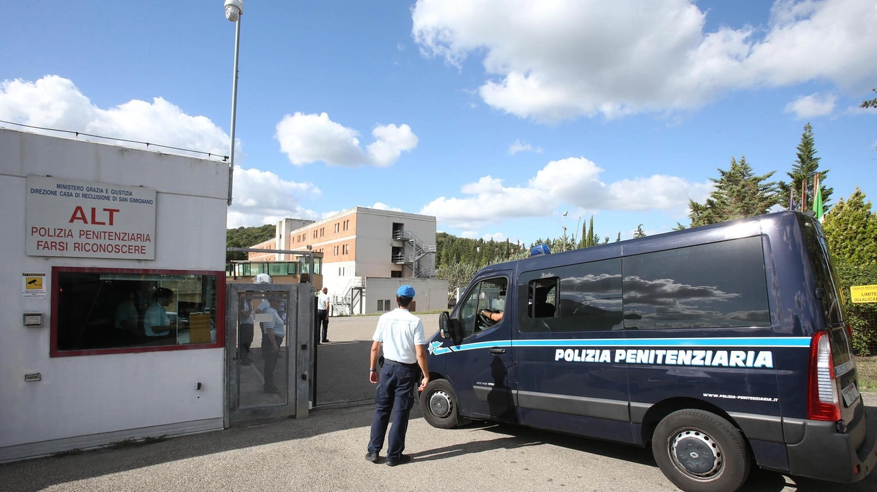 Si cerca in tutta Italia il detenuto evaso dal carcere di Ranza Si cerca in tutta Italia il detenuto evaso dal carcere di Ranza