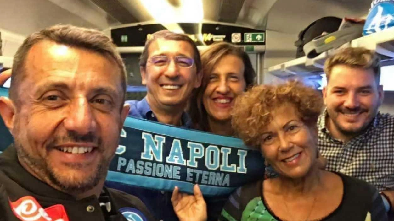 Gino Di Mare e i suoi amici in treno per una trasferta Gino Di Mare e i suoi amici in treno per una trasferta