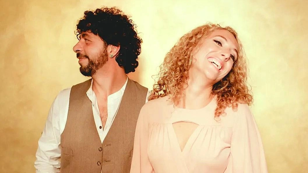 I Rebis, ovvero Andrea Megliola e Alessandra Ravizza, si esibiranno sabato 26 aprile in un reading di musica e poesia
