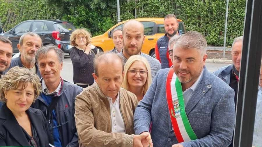 Il taglio del nastro dello Sportello Lavoro della Cisl a San Giuliano Terme Il taglio del nastro dello Sportello Lavoro della Cisl a San Giuliano Terme