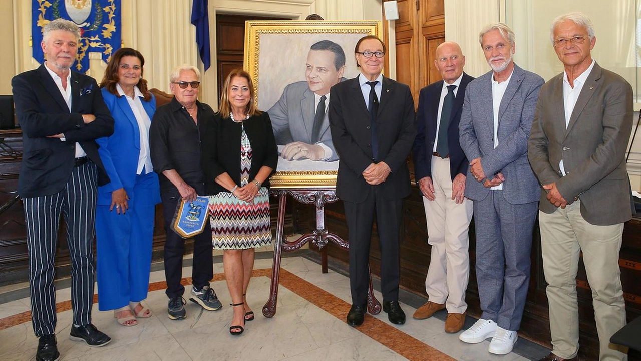 Tante persone presenti alla cerimonia organizzata dal Lions Club di Montecatini in collaborazione con l’amministrazione comunale per commemorare la figura... Tante persone presenti alla cerimonia organizzata dal Lions Club di Montecatini in collaborazione con l’amministrazione comunale per commemorare la figura...