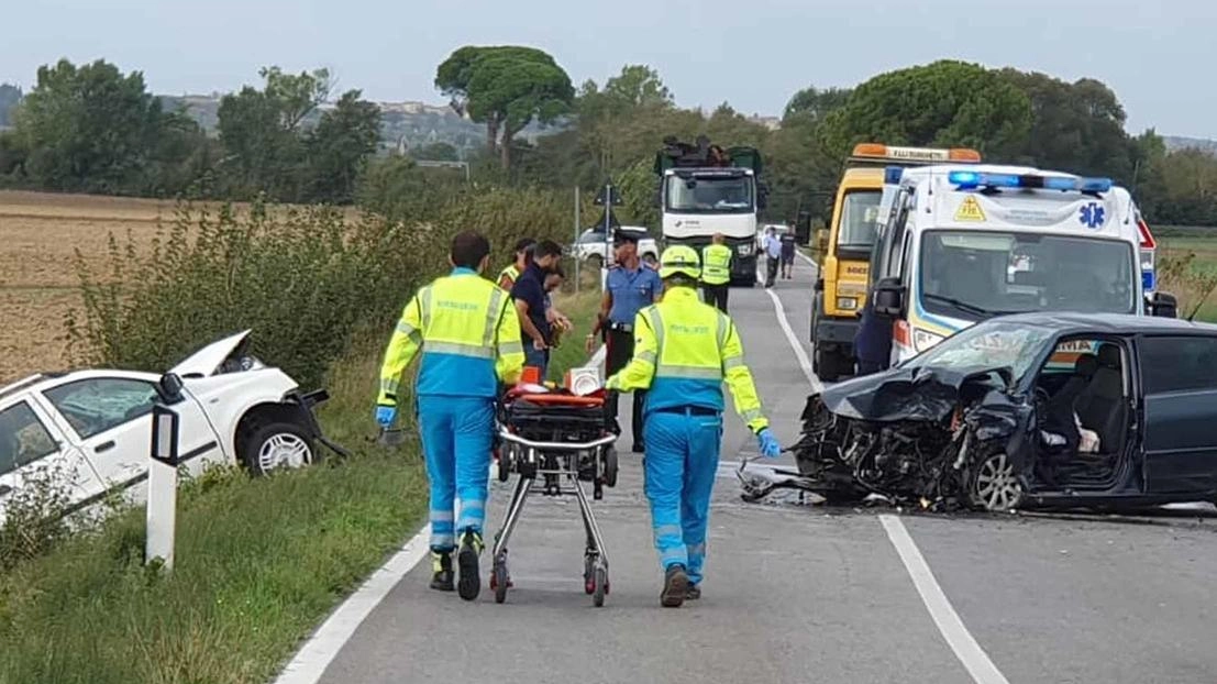 L’incidente lungo la strada provinciale di Manciano L’incidente lungo la strada provinciale di Manciano