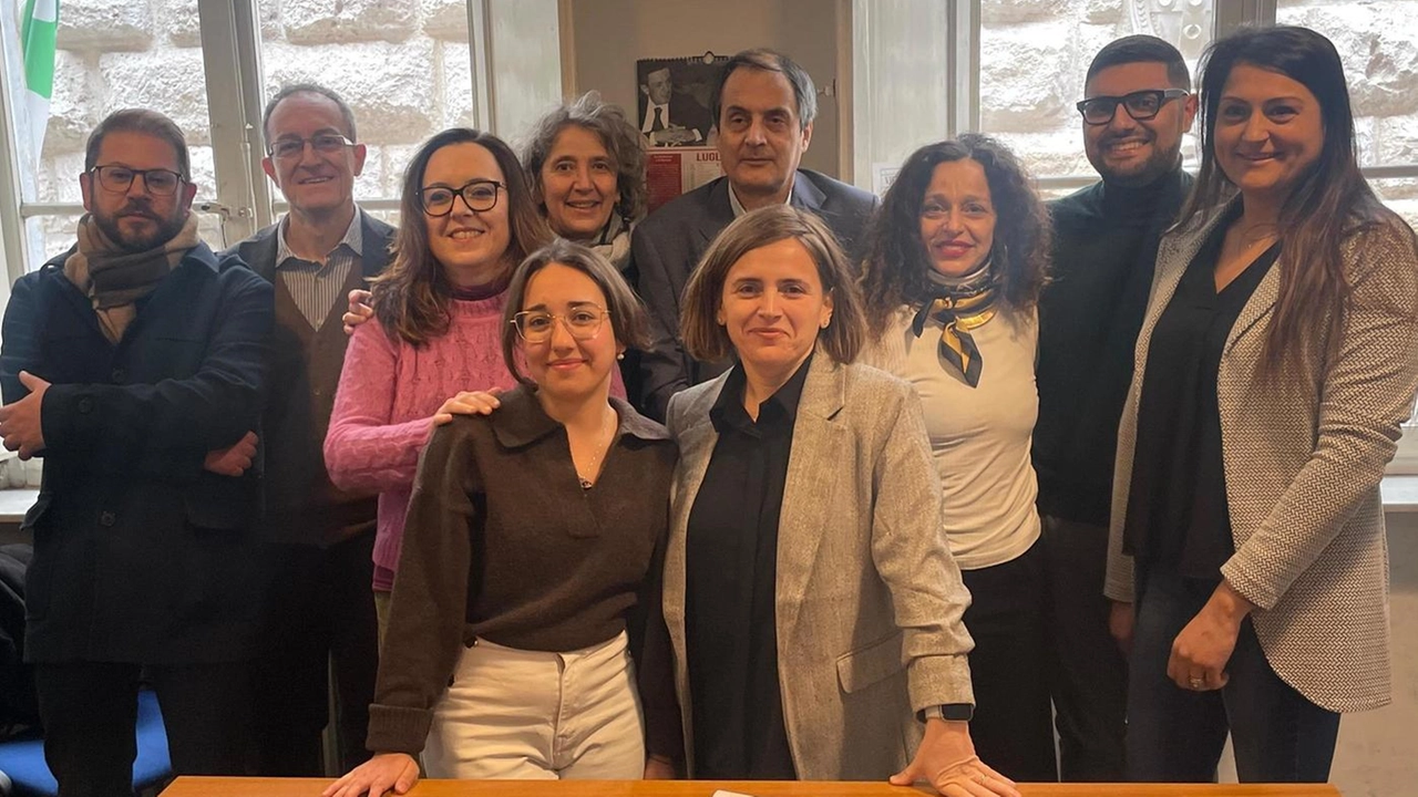La squadra dell’esecutivo del Pd comunale con la segretaria Salluce (foto Siena Tv) La squadra dell’esecutivo del Pd comunale con la segretaria Salluce (foto Siena Tv)