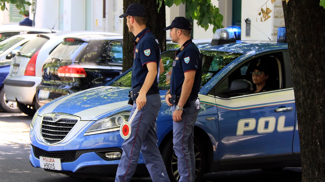 Controlli della polizia a Empoli (Fotocronache Germogli ) Controlli della polizia a Empoli (Fotocronache Germogli )
