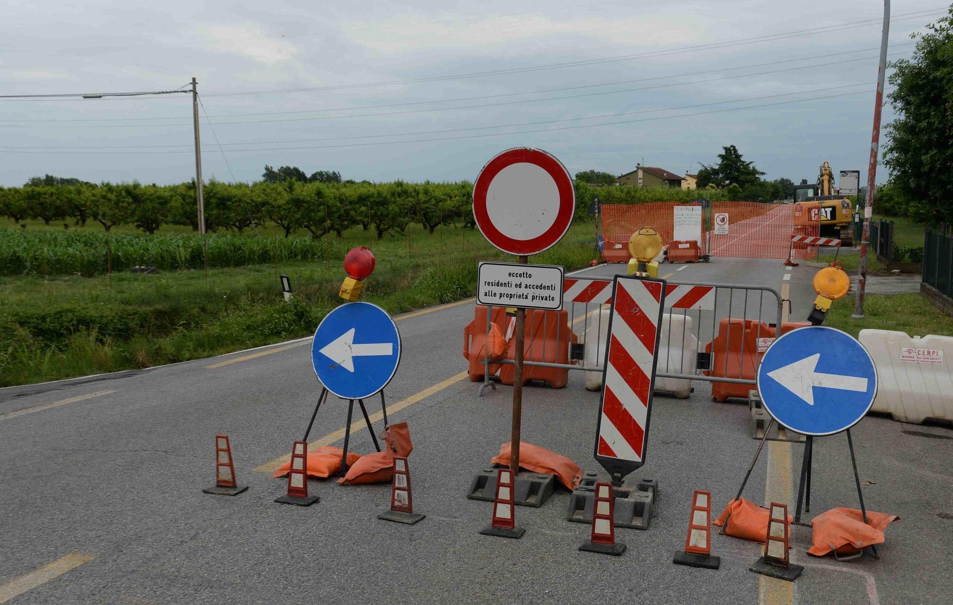 Nuove asfaltature in centro e viale Cavour. Divieti di transito e di sosta temporanei Nuove asfaltature in centro e viale Cavour. Divieti di transito e di sosta temporanei