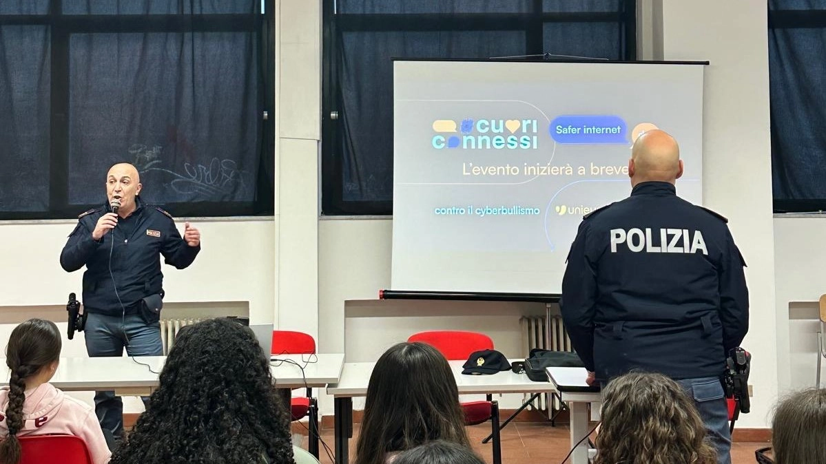 La polizia spezzina in classe La polizia spezzina in classe