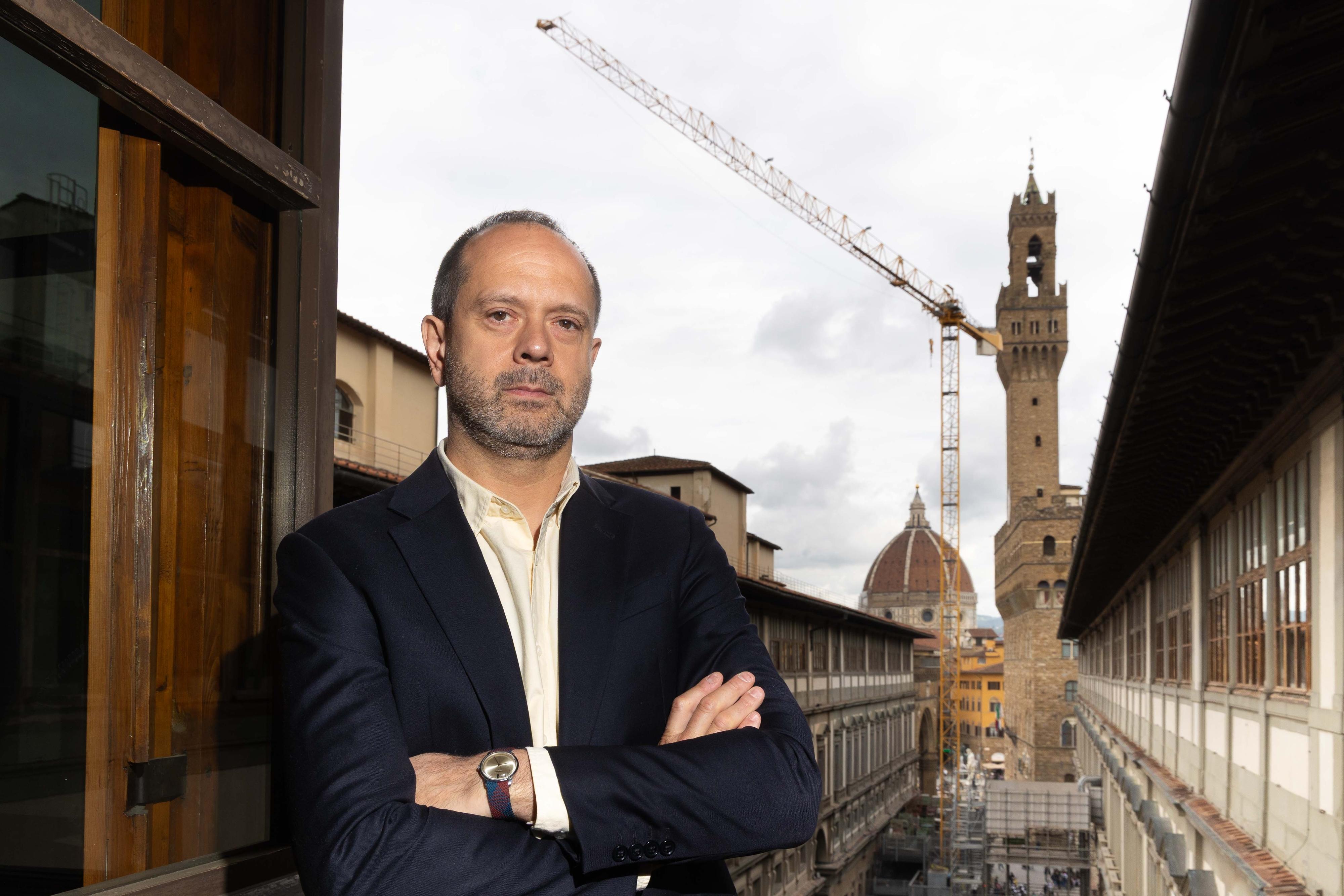La mania dei selfie è una minaccia per i musei. Gli Uffizi dicono basta: “Metteremo dei limiti”