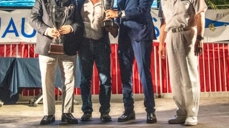 L’assessore Meciani alla premiazione della Viareggio-Bastia-Viareggio