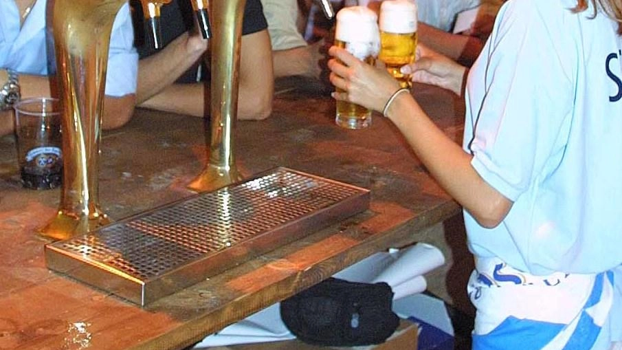 Una festa della birra (foto di archivio) Una festa della birra (foto di archivio)