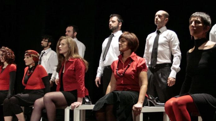 Performance teatrale "Le donne forti danzano scalze" a Colle di Val d’Elsa, sabato 23 novembre, per sensibilizzare contro la violenza sulle donne. Storie di vittime di tratta raccontate per dare voce a chi non ce l’ha. Performance teatrale "Le donne forti danzano scalze" a Colle di Val d’Elsa, sabato 23 novembre, per sensibilizzare contro la violenza sulle donne. Storie di vittime di tratta raccontate per dare voce a chi non ce l’ha.