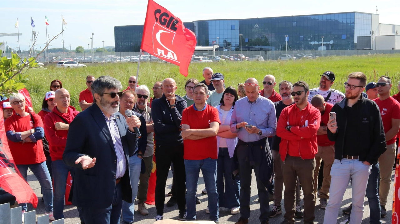 La soddisfazione della Cgil di Pisa per l’esito della vicenda a caricio di Natasha Merola. L’azione legale era stata intentata dai fratelli Lami, proprietari dell’azienda dolciaria di Fornacette. La soddisfazione della Cgil di Pisa per l’esito della vicenda a caricio di Natasha Merola. L’azione legale era stata intentata dai fratelli Lami, proprietari dell’azienda dolciaria di Fornacette.