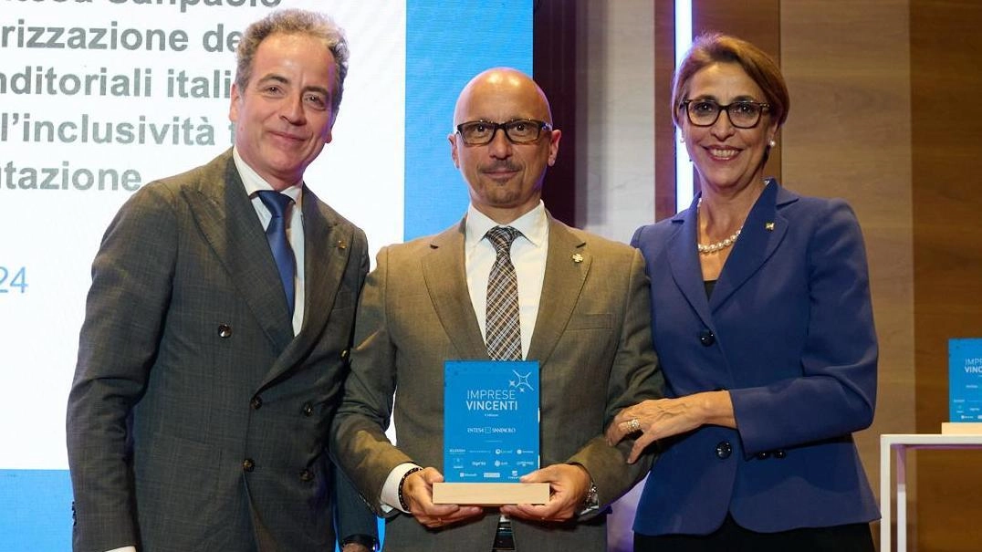 Filipi Fabbrini, al centro, con il riconoscimento «Imprese Vicenti» Filipi Fabbrini, al centro, con il riconoscimento «Imprese Vicenti»