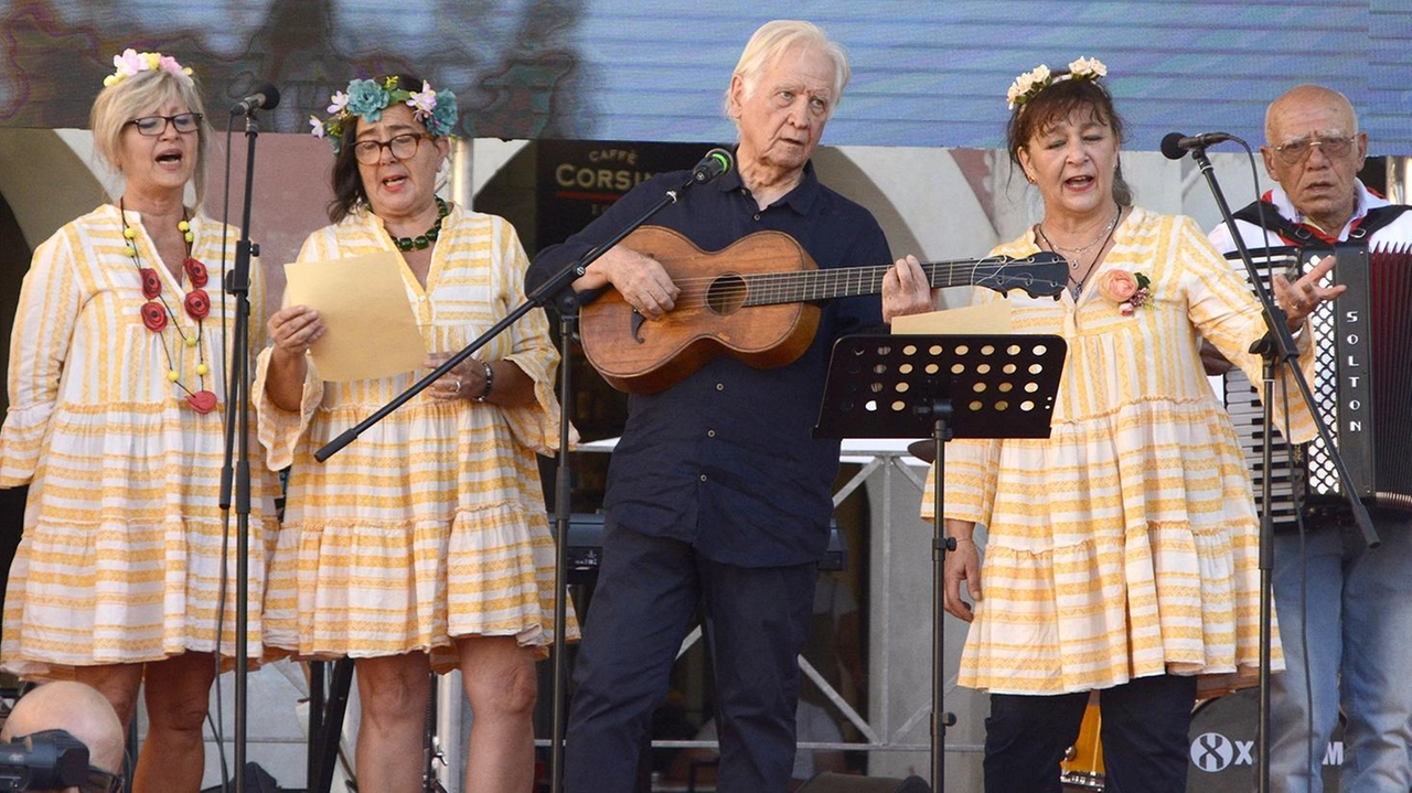 L'Associazione Maremma Cultura Popolare e il Comune di Grosseto organizzano "Tradizioni popolari in piazza" in memoria dell'antropologo Roberto Ferretti. Poeti, cantanti e gruppi folk si esibiscono per valorizzare la cultura popolare. L'Associazione Maremma Cultura Popolare e il Comune di Grosseto organizzano "Tradizioni popolari in piazza" in memoria dell'antropologo Roberto Ferretti. Poeti, cantanti e gruppi folk si esibiscono per valorizzare la cultura popolare.