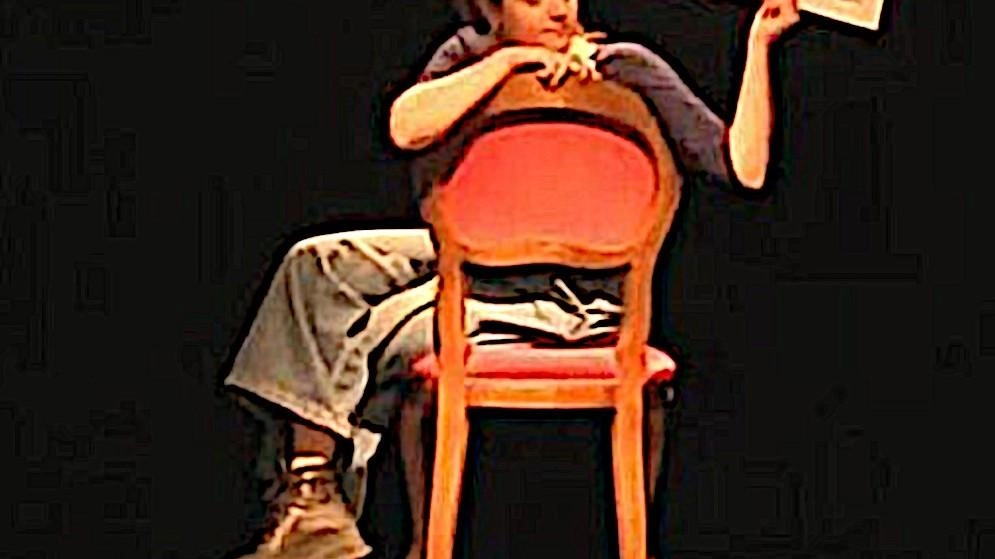 A Deiva Marina, il festival 'Nuove Terre' si conclude con tre spettacoli gratuiti curati dalle Officine Papage. Il primo, 'Primavera e altre stagioni', esplora le sfumature della vita di coppia nel primo anno di relazione. Un'opera che affronta le varie emozioni legate all'amore e alla crescita di un legame. A Deiva Marina, il festival 'Nuove Terre' si conclude con tre spettacoli gratuiti curati dalle Officine Papage. Il primo, 'Primavera e altre stagioni', esplora le sfumature della vita di coppia nel primo anno di relazione. Un'opera che affronta le varie emozioni legate all'amore e alla crescita di un legame.