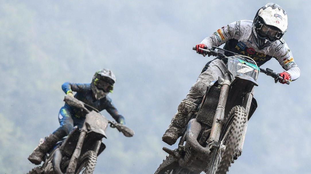 È una settimana molto importante per Niccolò Mannini, il sedicenne pilota di motocross di Siena che si sta imponendo come... È una settimana molto importante per Niccolò Mannini, il sedicenne pilota di motocross di Siena che si sta imponendo come...