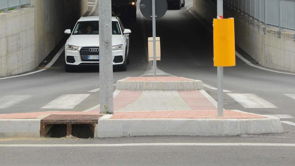 Il Comune fa ripulire le bocchette di scolo del tunnel e valuta le criticità. Intanto oggi sono previsti altri temporali: una task force anti-allagamenti. Il Comune fa ripulire le bocchette di scolo del tunnel e valuta le criticità. Intanto oggi sono previsti altri temporali: una task force anti-allagamenti.