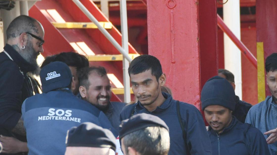 Migranti e ingressi irregolari. Maxi operazione della Polizia Migranti e ingressi irregolari. Maxi operazione della Polizia