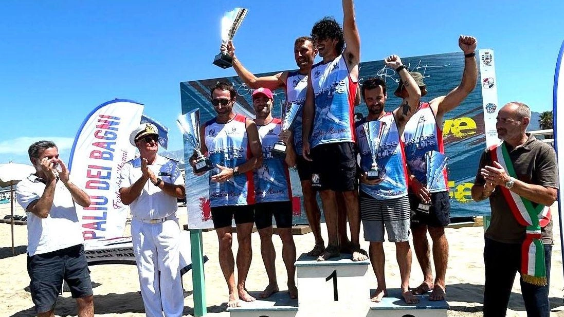 La premiazione dello scorso anno della manifestazione «Save a life» dove viene premiato il miglior bagnino dopo la prova fisica La premiazione dello scorso anno della manifestazione «Save a life» dove viene premiato il miglior bagnino dopo la prova fisica