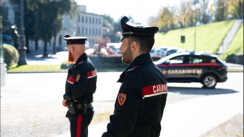 I carabinieri hanno arrestato un 44enne, originario del Marocco, senza fissa dimora, per averi violato il divieto di avvicinamento all’ex moglie I carabinieri hanno arrestato un 44enne, originario del Marocco, senza fissa dimora, per averi violato il divieto di avvicinamento all’ex moglie