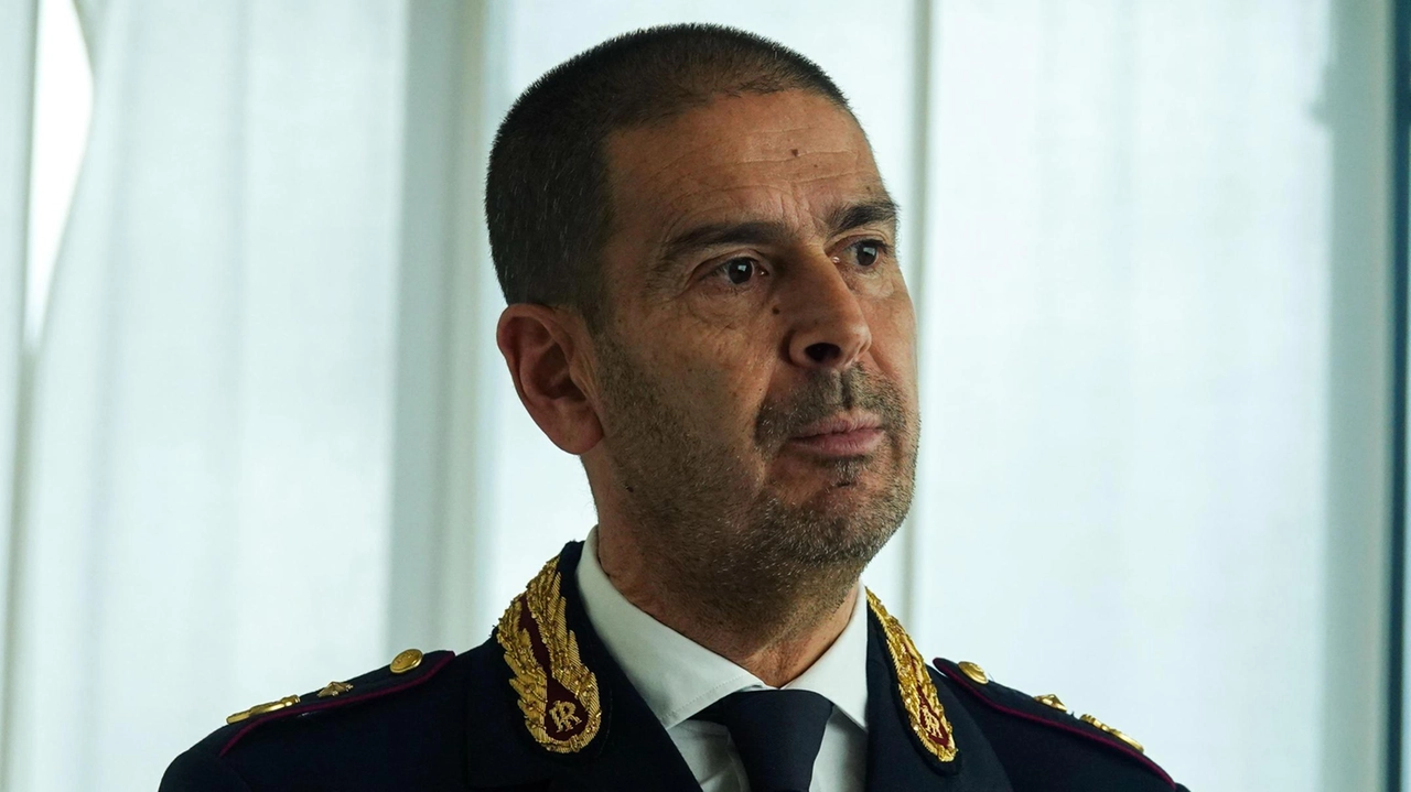 Il dirigente della squadra mobile spezzina Alessandro Pescara Di Diana ha raggiunto il traguardo della pensione