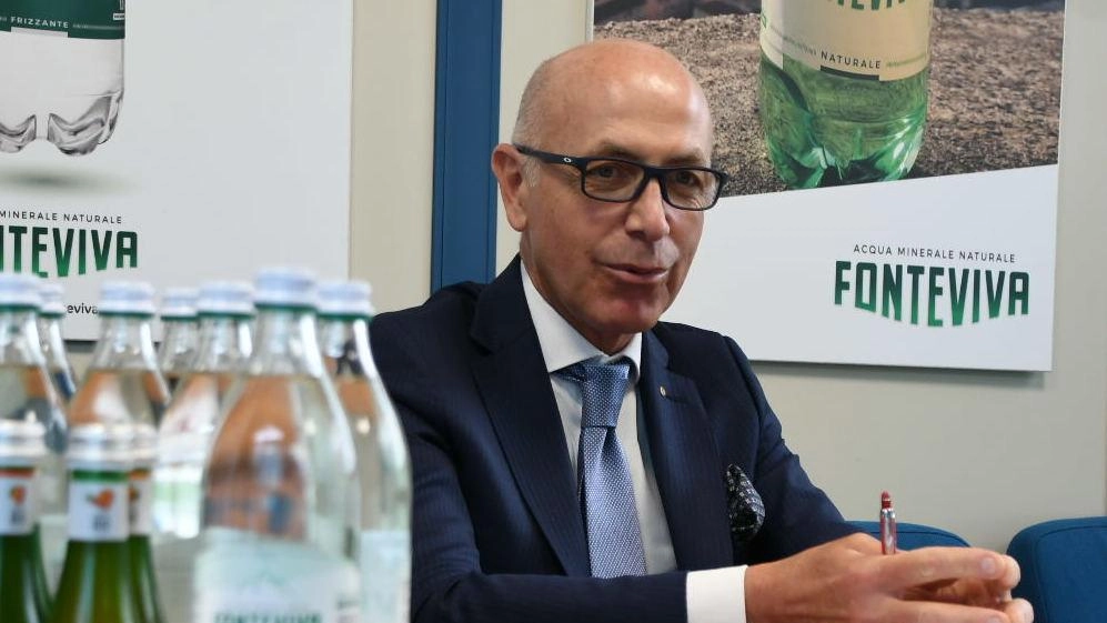Massimo Gelati, il presidente di Evam, la società del Comune di Massa che possiede i marchi d’acqua minerale Fonteviva e Amorosa. Confermato il sostegno a cultura, grandi eventi e associazioni sportive (foto Paola Nizza) Massimo Gelati, il presidente di Evam, la società del Comune di Massa che possiede i marchi d’acqua minerale Fonteviva e Amorosa. Confermato il sostegno a cultura, grandi eventi e associazioni sportive (foto Paola Nizza)