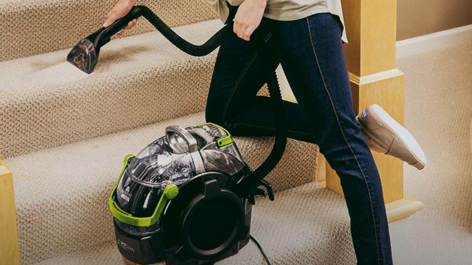 dì addio alle macchie ostinate bissell spotclean pet pro ideale per per tappeti divani e per chi ha animali super sconto da Lanazione.it dì addio alle macchie ostinate bissell spotclean pet pro ideale per per tappeti divani e per chi ha animali super sconto