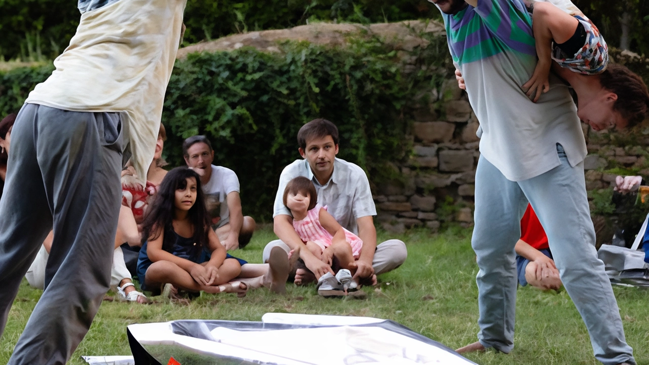 Il circo contemporaneo arriva dentro i quartieri. In scena oggi la Compagnia Quattrox4. . Il circo contemporaneo arriva dentro i quartieri. In scena oggi la Compagnia Quattrox4. .