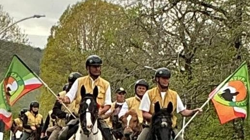 L’arrivo dei pellegrini a cavallo per il Giubileo al Parco equestre dopo la visita al Santuario L’arrivo dei pellegrini a cavallo per il Giubileo al Parco equestre dopo la visita al Santuario