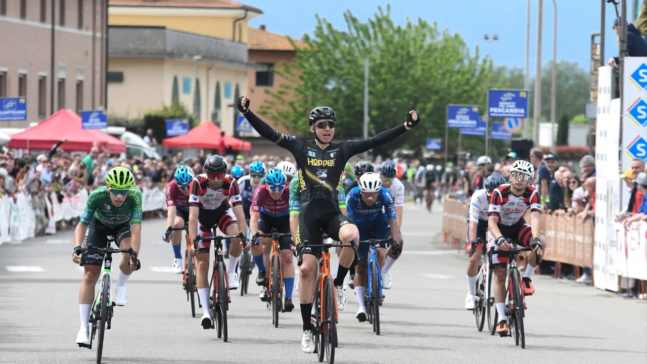 Ciclismo, il bis di Manenti e sono sei le vittorie dell'Hopplà
