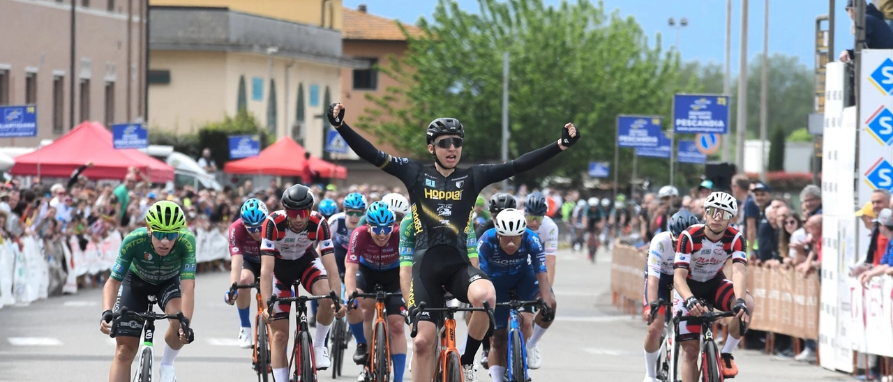 Ciclismo, il bis di Manenti e sono sei le vittorie dell'Hopplà