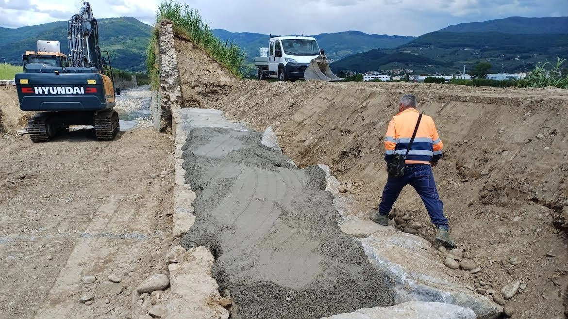 Lavori lungo il torrente Agna Lavori lungo il torrente Agna
