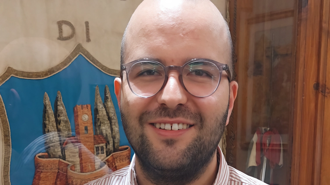 Il vice sindaco di Castelnuovo Berardenga, Cesare Francini, annuncia il rifacimento dell’area di sosta a Vagliagli