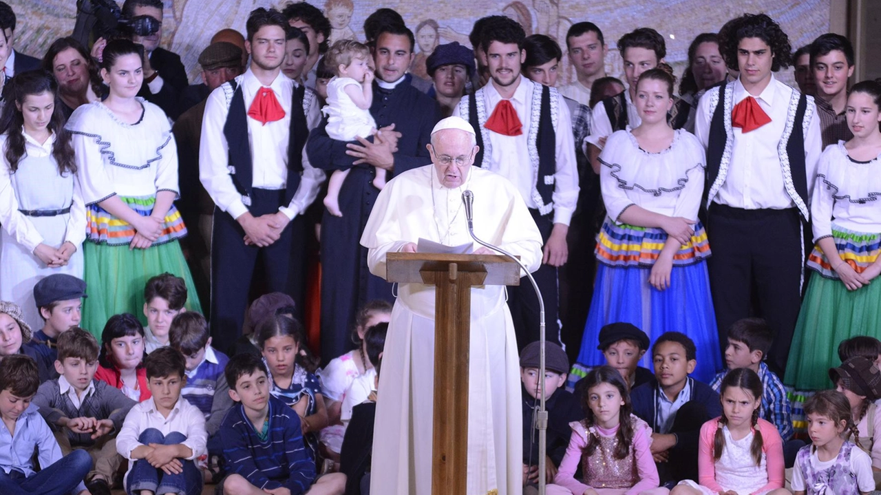 Papa Francesco durante la sua visita alla comunità di Nomadelfia il 10 maggio 2018