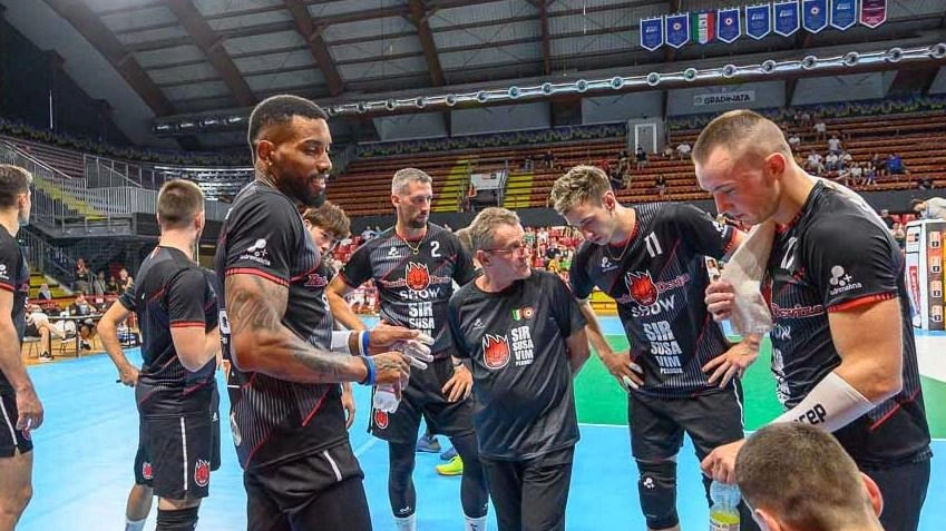 La Sir Safety Conad Perugia si prepara per la supercoppa italiana di volley maschile a Firenze. Coach Lorenzetti sottolinea l'importanza della concentrazione e dell'intensità nei allenamenti per raggiungere gli obiettivi. Prossima tappa: il torneo Bogdanka Volley Cup in Polonia. La Sir Safety Conad Perugia si prepara per la supercoppa italiana di volley maschile a Firenze. Coach Lorenzetti sottolinea l'importanza della concentrazione e dell'intensità nei allenamenti per raggiungere gli obiettivi. Prossima tappa: il torneo Bogdanka Volley Cup in Polonia.