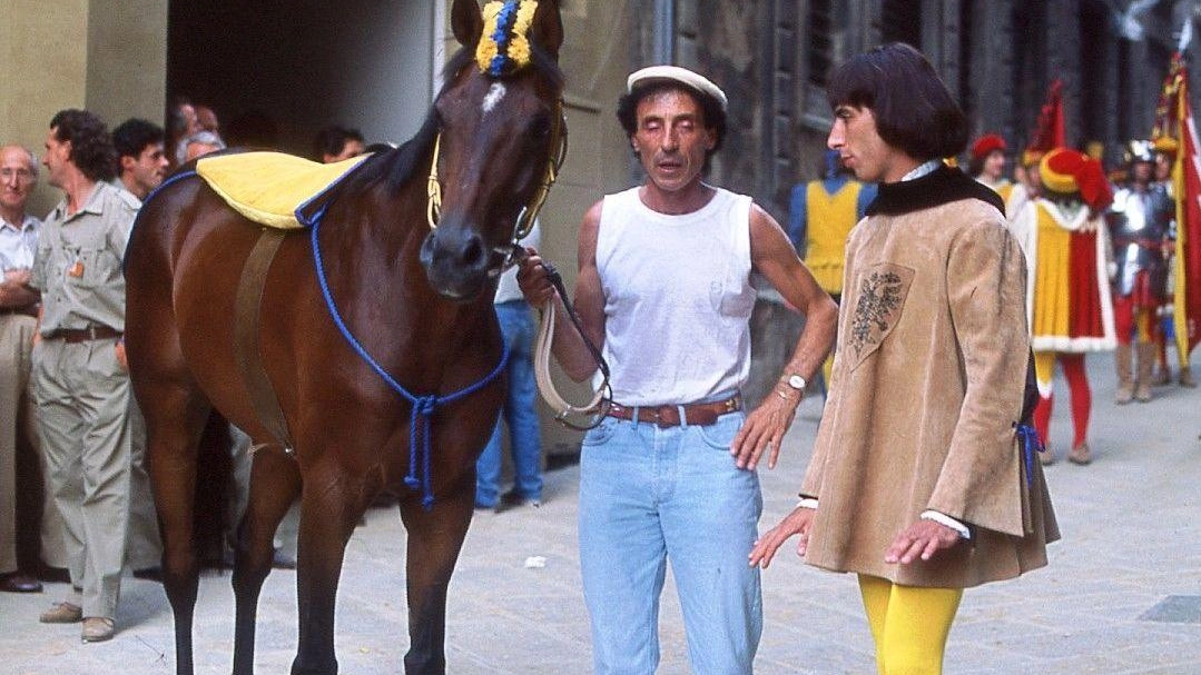 Ameraldo Bianciardi, storico barbaresco dell’Aquila, nel 1994, ritratto nel Casato da Augusto Mattioli Ameraldo Bianciardi, storico barbaresco dell’Aquila, nel 1994, ritratto nel Casato da Augusto Mattioli